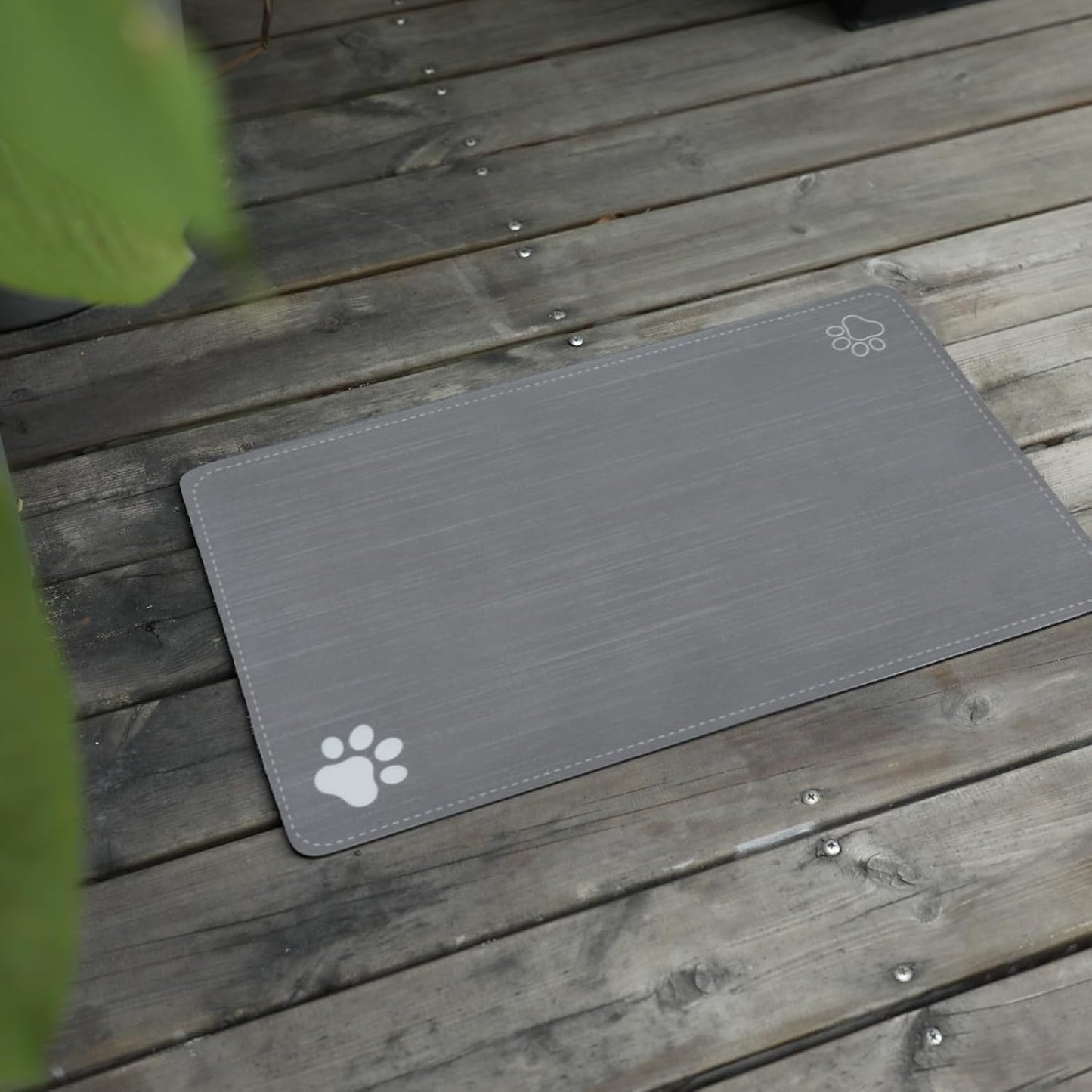 Le courant Cat & Dog Feeding Mat for Bowl-Pet Eating mat,Absorbent Non-Slip,Quick Dry Dog Water Bowl Dispenser Mat,Backing Pet Placemat for Messy Drinkers,Grey.Dog Paw-11.8x19.7 in
