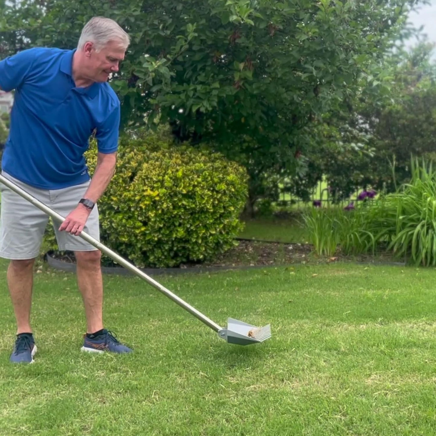 Heavy Duty Pooper Scooper 66in Spring Steel Scoop Long Stainless Steel Handle Dog Pooper Scooper for Large Dogs Outdoor Pet Waste Removal Shovel